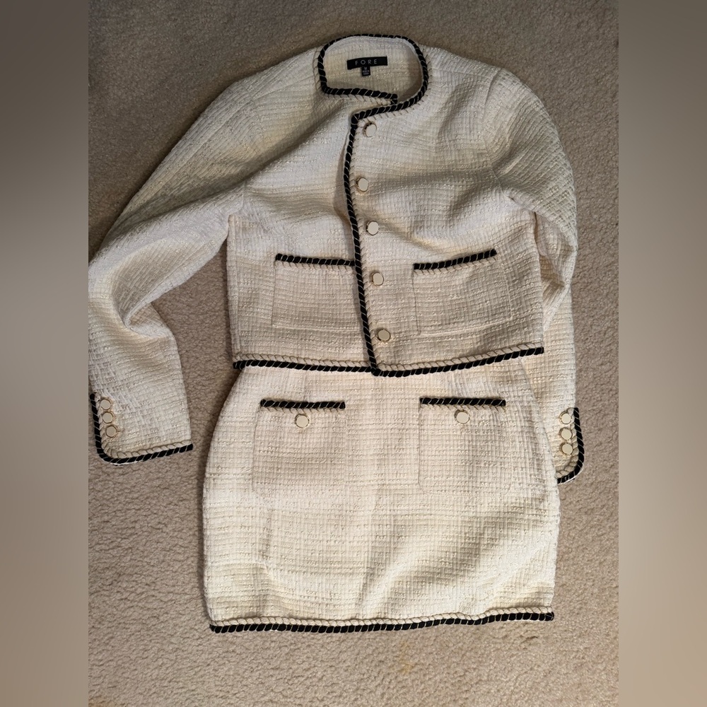 Chic Cream Tweed Jacket and Skirt Set